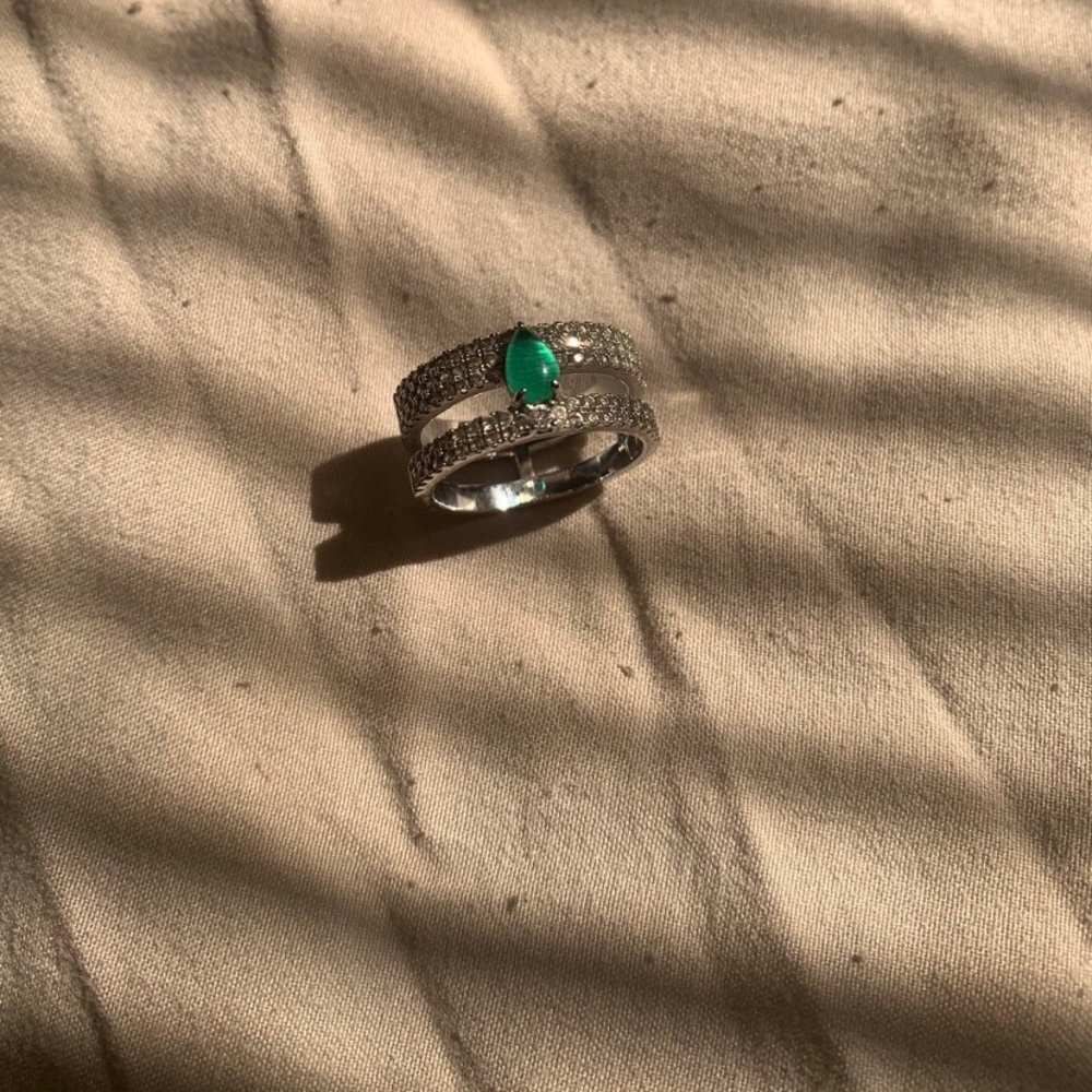 Sliver jade with Czech ring